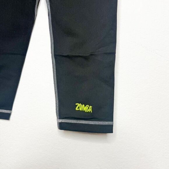 Zumba NWT! Outta My Space Capri Leggings Black High-Performance Activewear - Picture 2 of 7